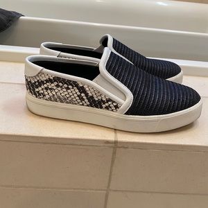 40/11 US Vince Women Leather Flats snake print